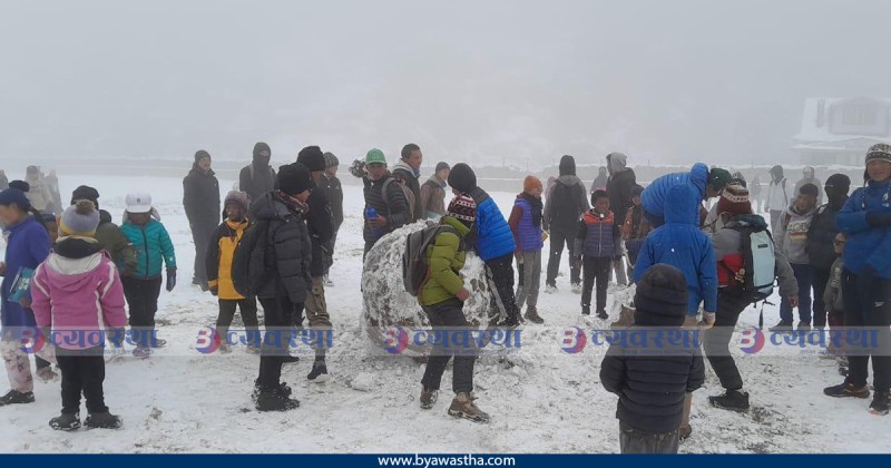 चैतको हिउँले खुम्बु क्षेत्र सेताम्मे